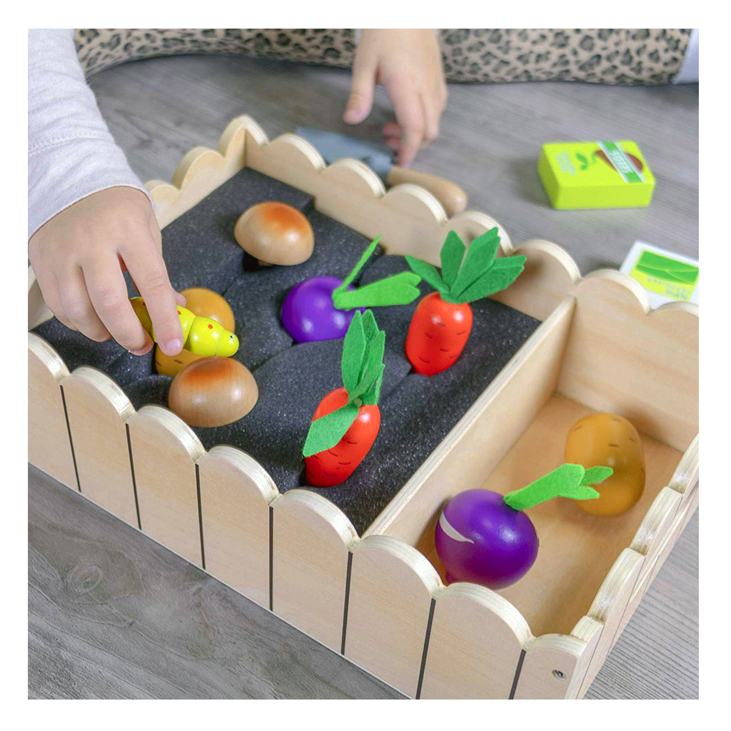 Imagination Generation Wooden Vegetable Garden Playset (13 Pieces) For