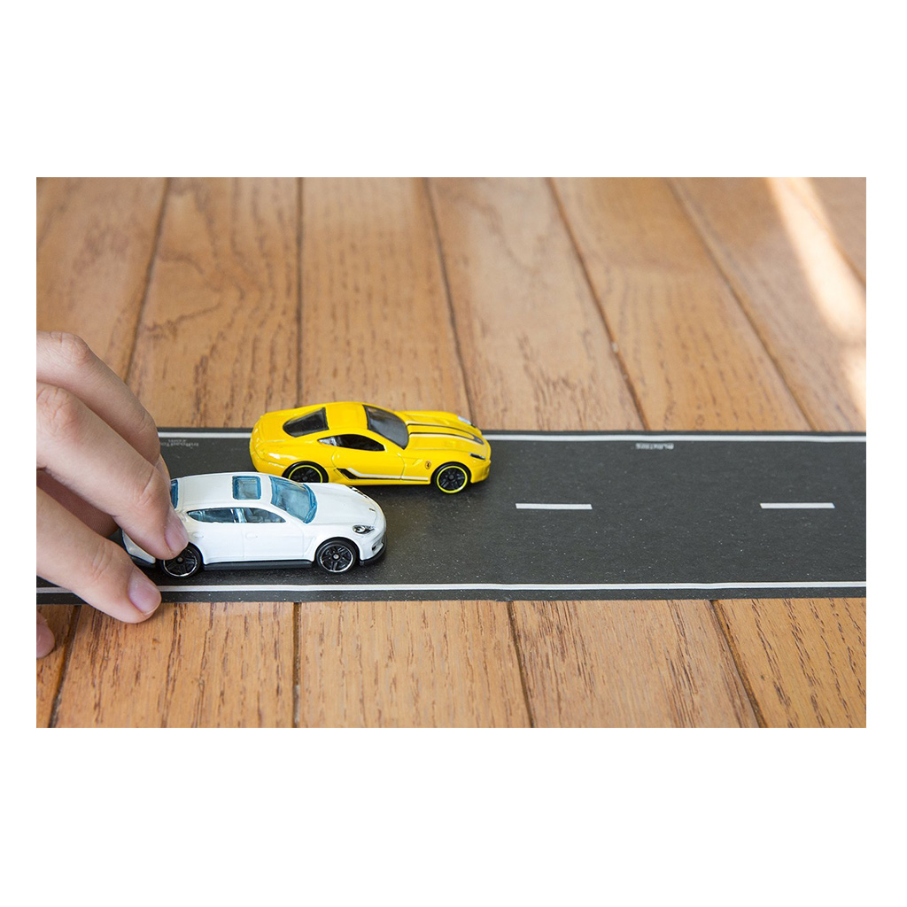 Race track for toy cars